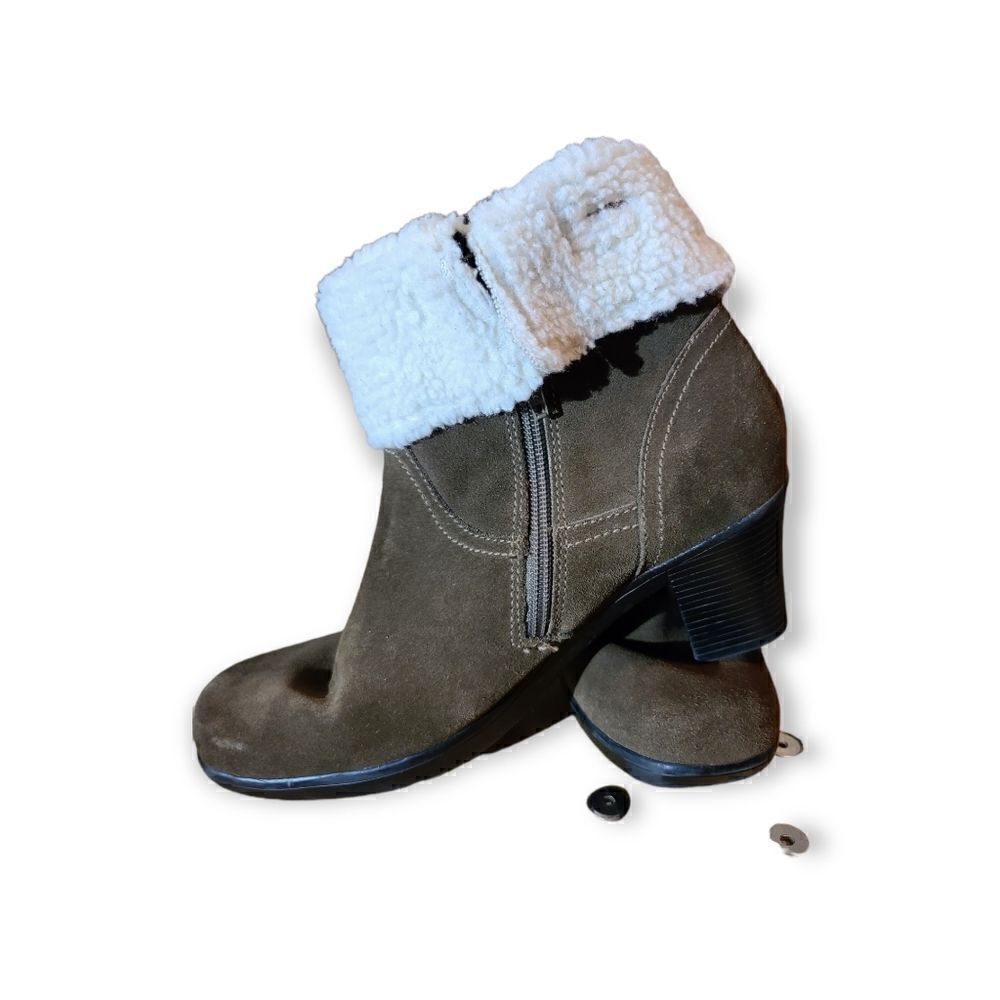 Clark's dark green sage  Suede  Winter cotton fold down size 8 ankle